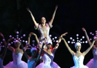 Сегодня на Большой сцене Астраханского театра Оперы и Балета вновь "Щелкунчик" Петра Чайковского!