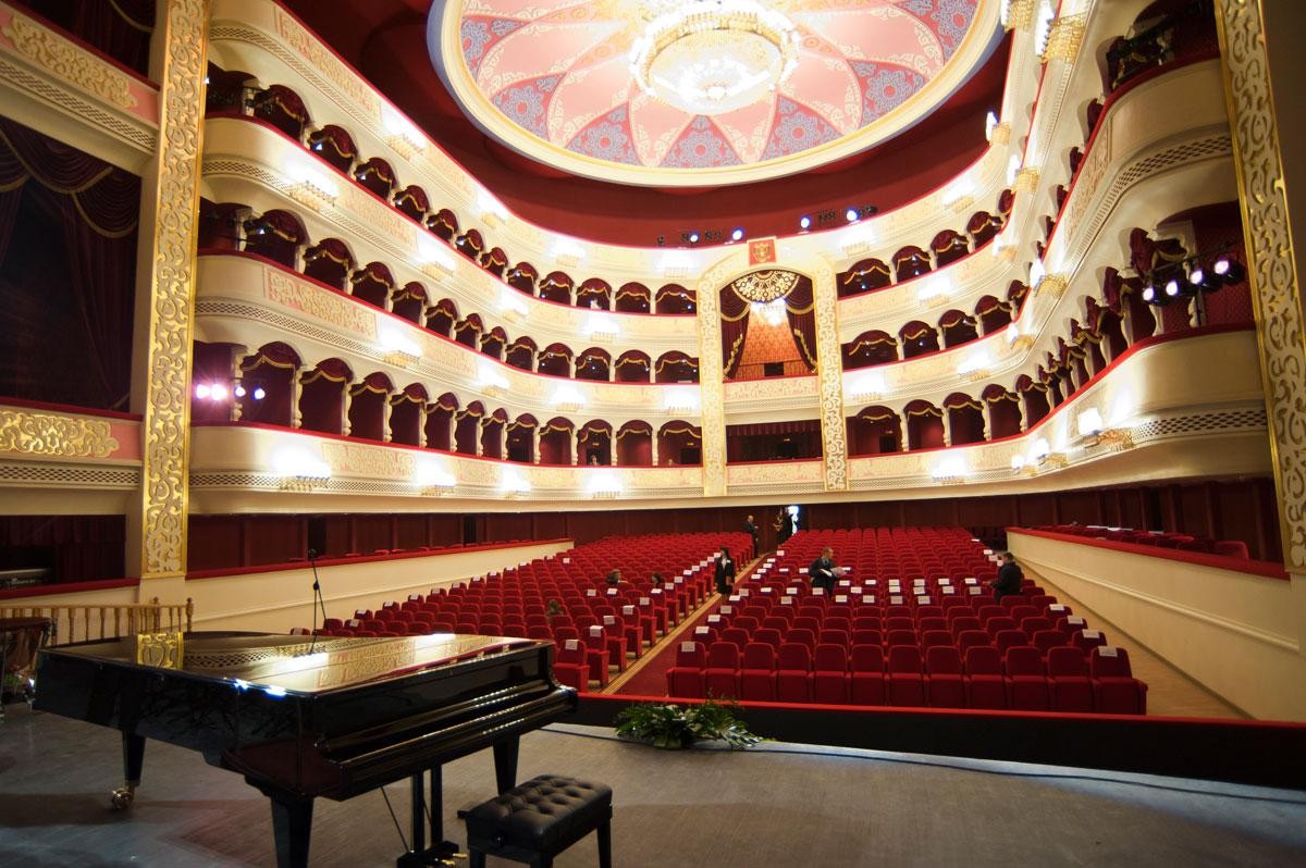 Астраханский государственный театр оперы и балета объявляет вакансию концертмейстера оперы
