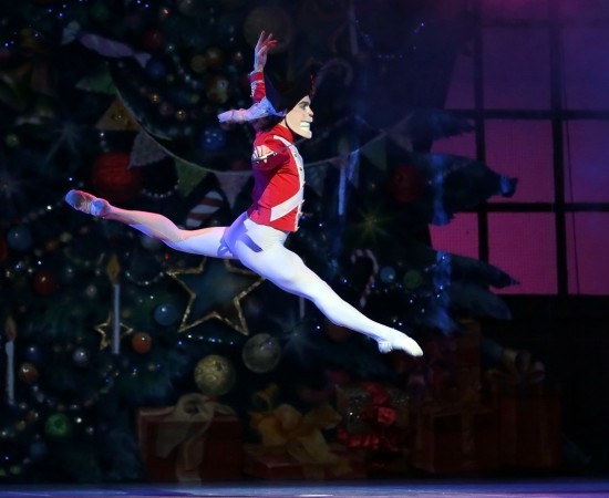 Сказочный балет «Щелкунчик» на сцене Астраханского театра Оперы и Балета.