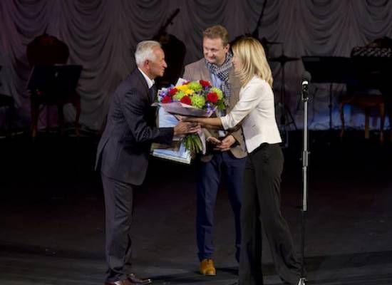 Руководители Астраханского театра Оперы и Балета поздравили с юбилеем Александра Лавриненко