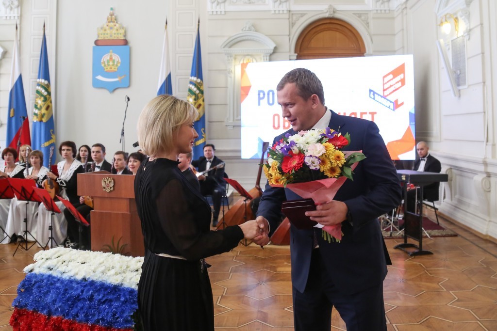 Сергей Морозов поздравил астраханцев с Днём народного единства