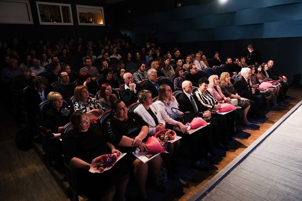 В Международный День театра наградили служителей Мельпомены и представителей театральной общественности