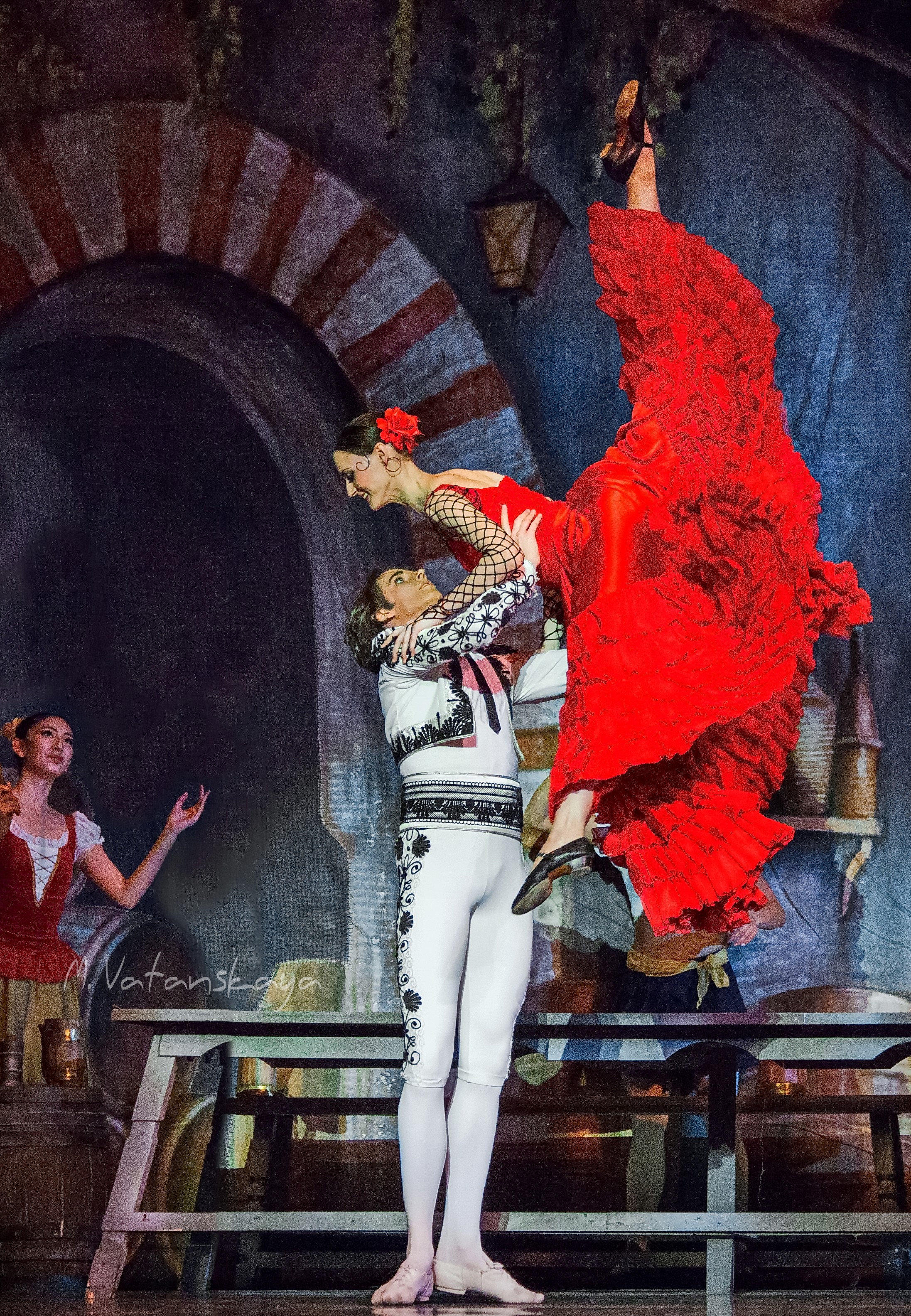 На сцене астраханского театра Оперы и Балета— балет «Дон Кихот»