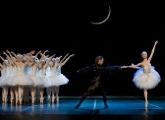 Сегодня на Большой сцене балет Петра Ильича Чайковского "Лебединое озеро"!