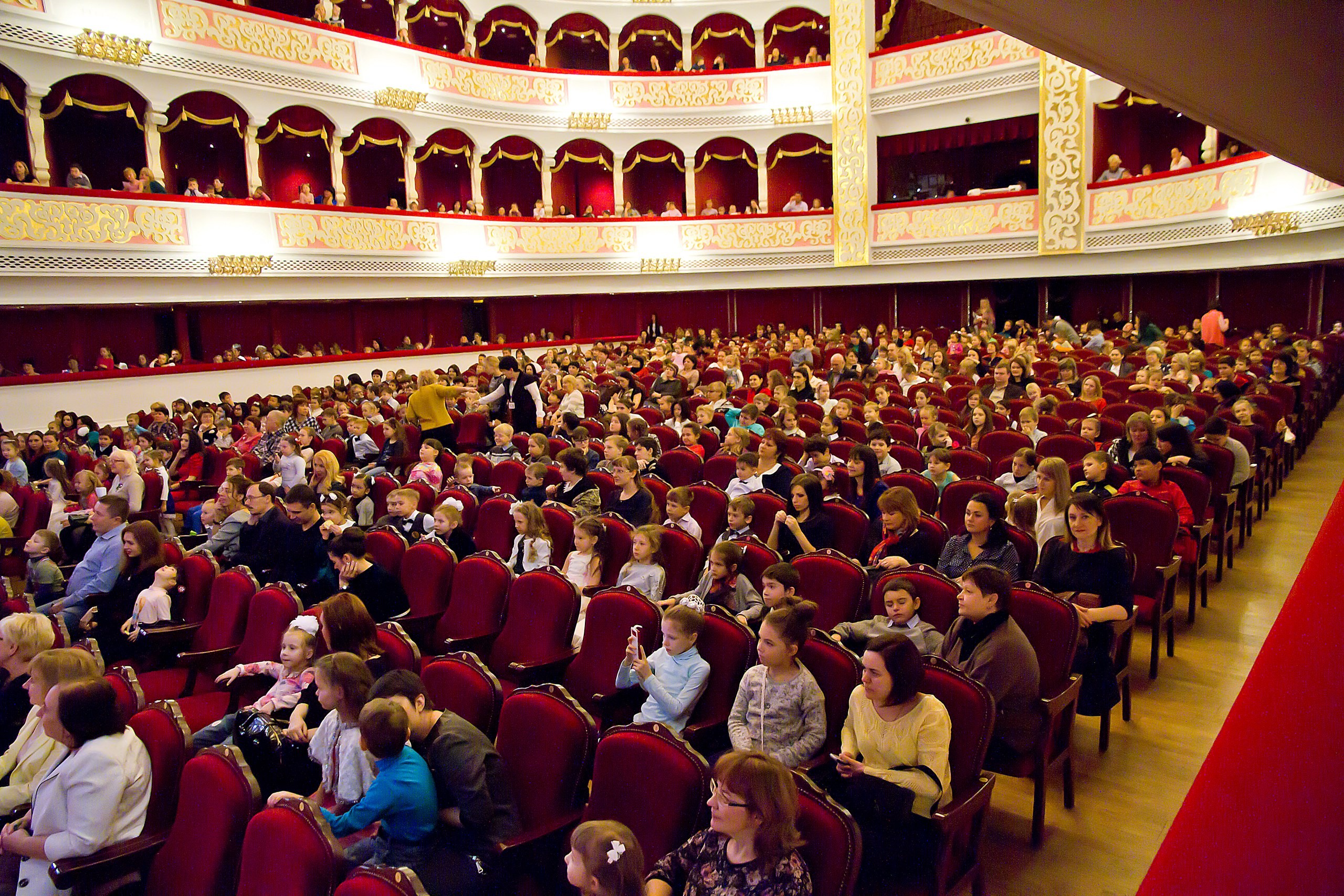 На Большой сцене Астраханского театра Оперы и Балета продолжаются чудеса!