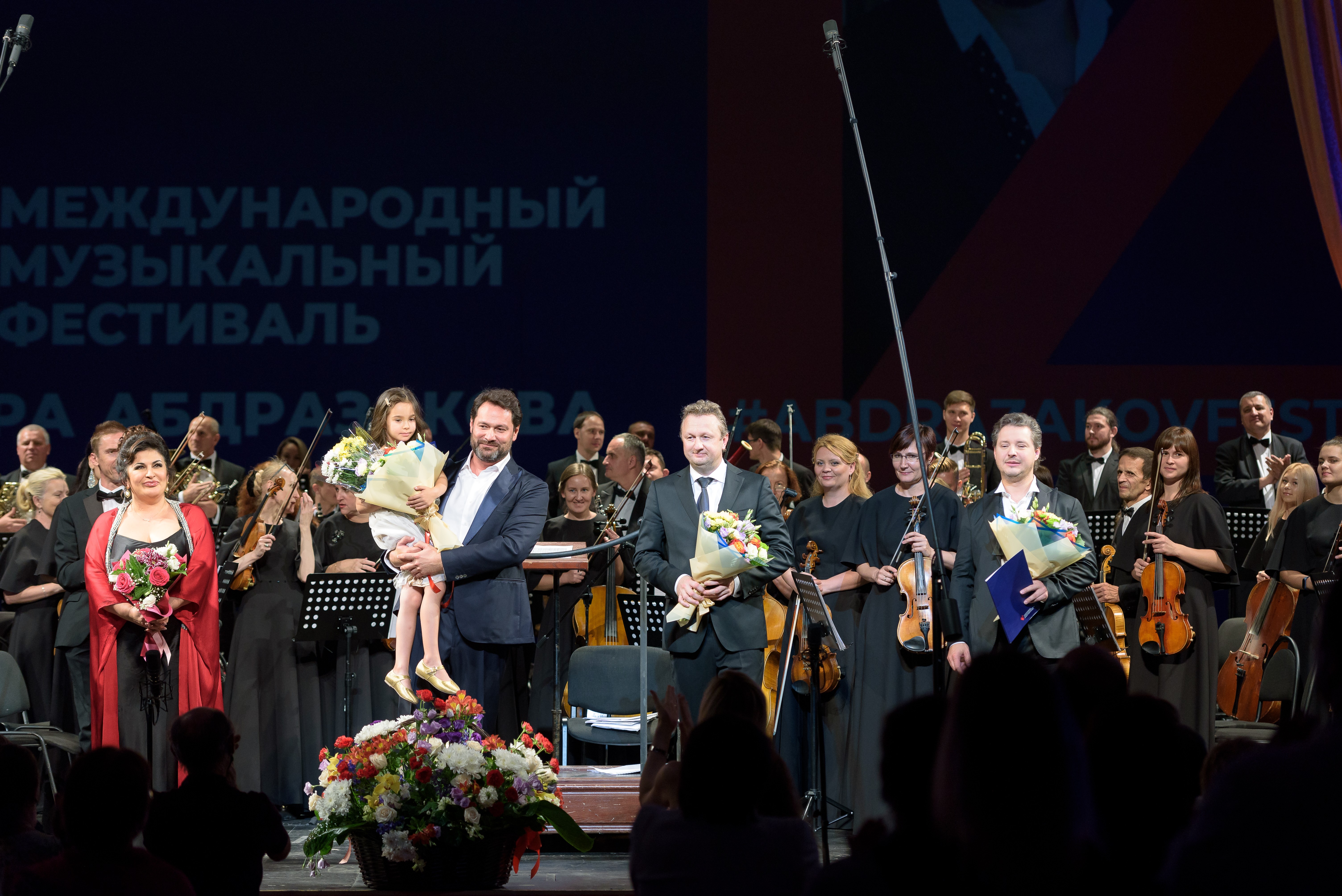 Мировые оперные звезды спели в Астрахани
