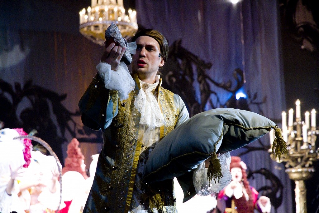 Вновь и вновь красота спектакля "Хрустальный башмачок" очаровывает зрителей!