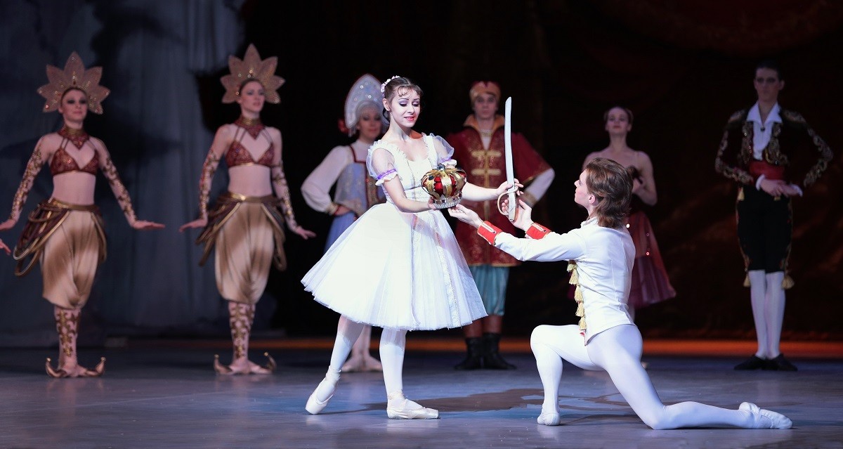 Сказочный балет «Щелкунчик» на сцене Астраханского театра Оперы и Балета