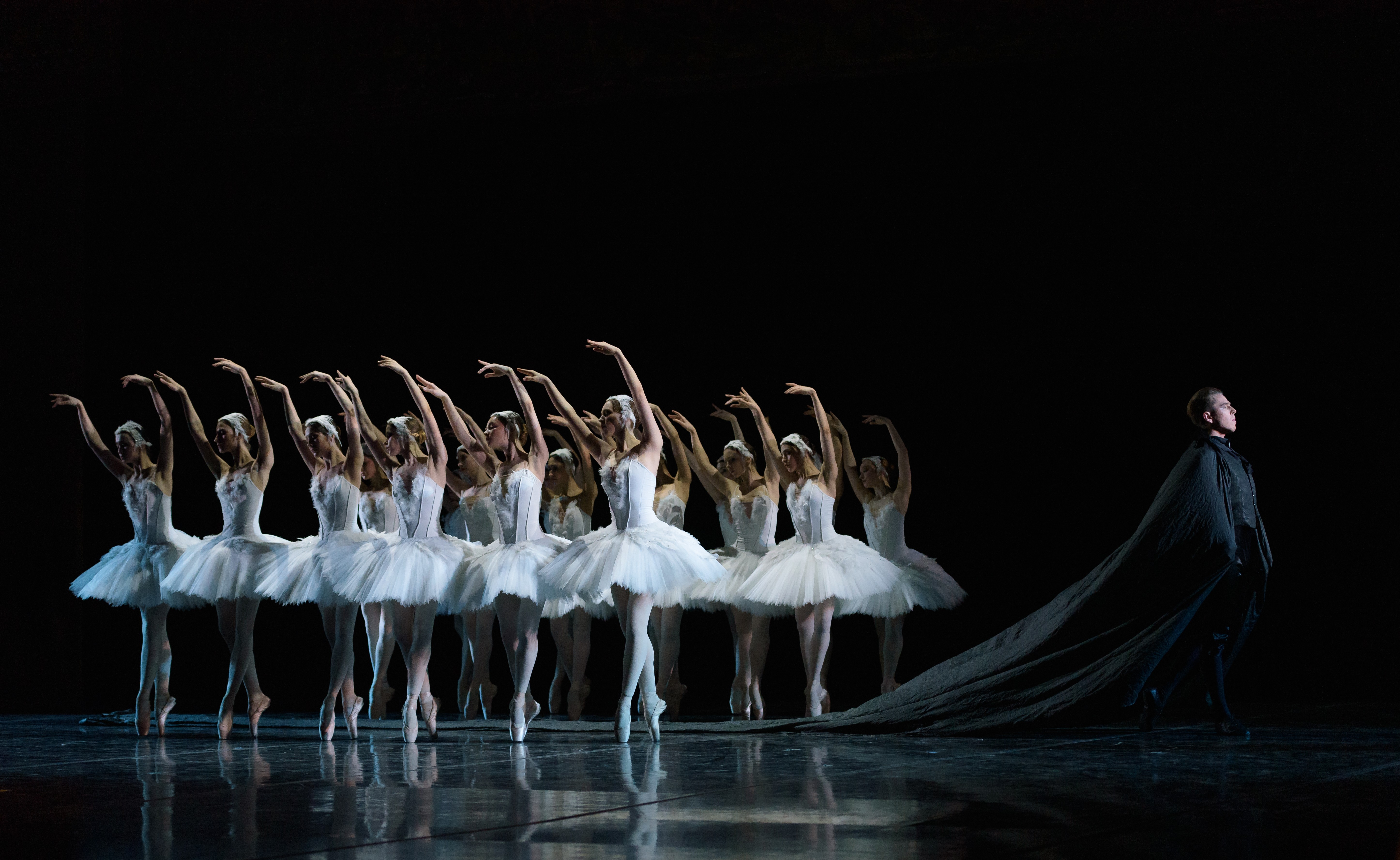 Балетная труппа Астраханского театра оперы и балета отправилась на гастроли в Китай