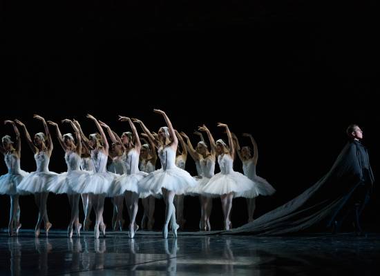 Балетная труппа Астраханского театра оперы и балета отправилась на гастроли в Китай