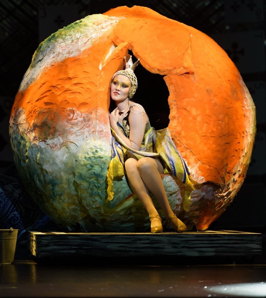 Опера «Любовь к трём апельсинам» увлечёт содержанием, восхитит музыкой, удивит артистизмом и соблазнит посмотреть ещё не раз!