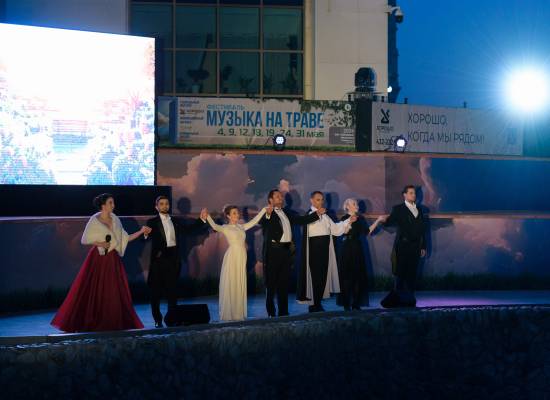 В День своего рождения Астраханский театр оперы и балета преподнёс городу музыкальный подарок